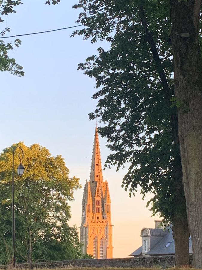 La Cour Des Ursulines Hotell Josselin Exteriör bild