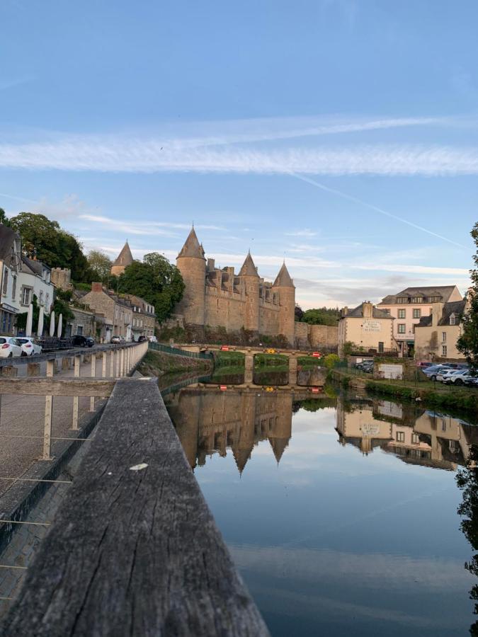 La Cour Des Ursulines Hotell Josselin Exteriör bild