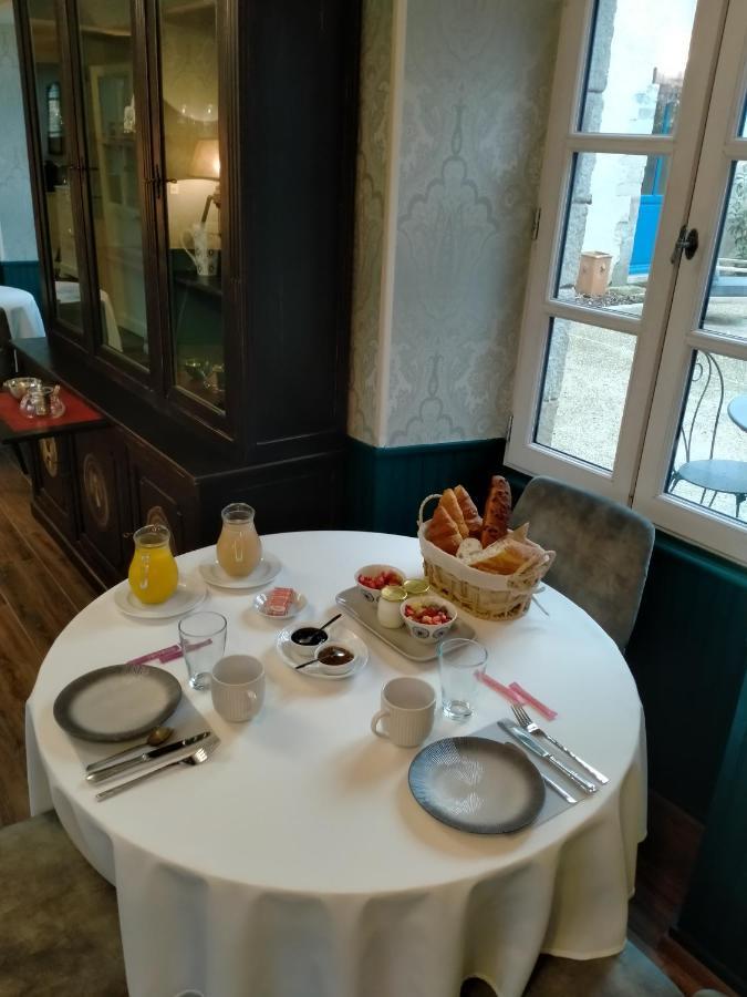 La Cour Des Ursulines Hotell Josselin Exteriör bild