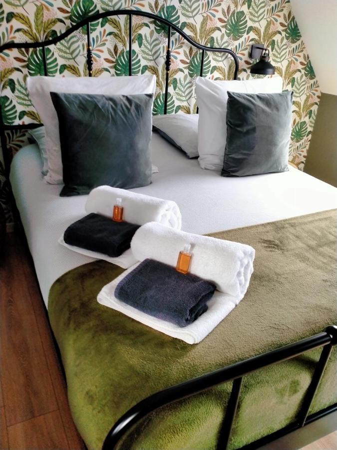 La Cour Des Ursulines Hotell Josselin Exteriör bild