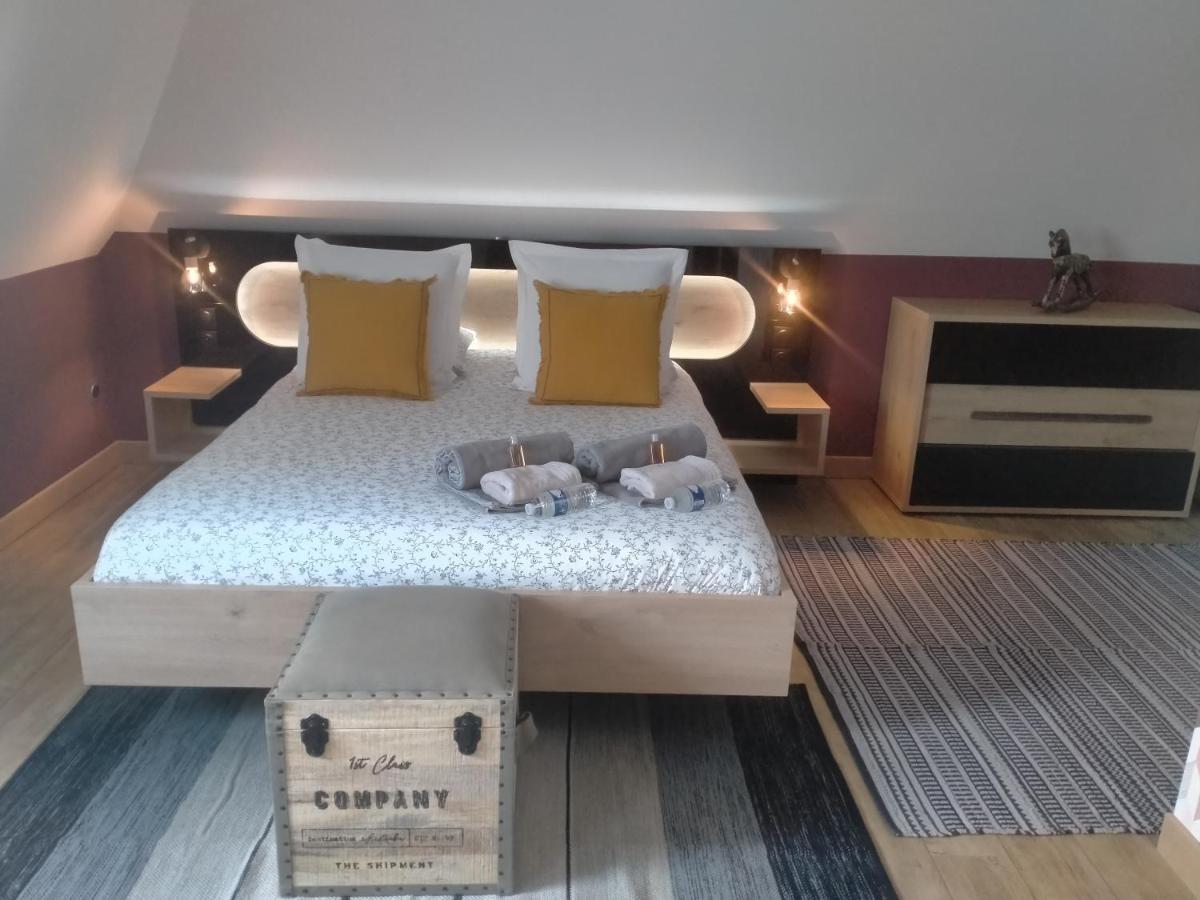 La Cour Des Ursulines Hotell Josselin Exteriör bild